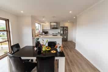 1 Paddington Grove, Karori