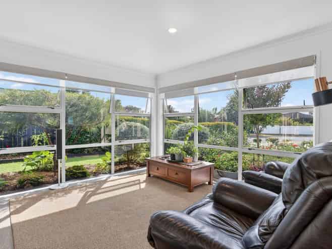 18 Resolution Place, One Tree Point