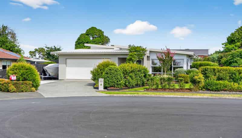 18 Resolution Place, One Tree Point