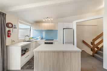 4/23 Collins Avenue, Tawa