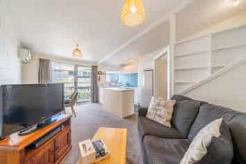 4/23 Collins Avenue, Tawa