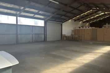 Tidy high-stud warehouse with small office