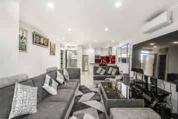 24B Mckinstry Avenue, Mangere East