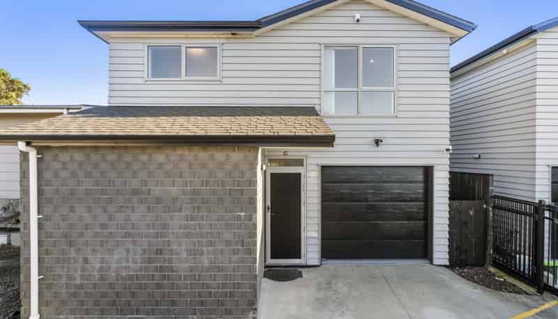 24B Mckinstry Ave, Mangere East