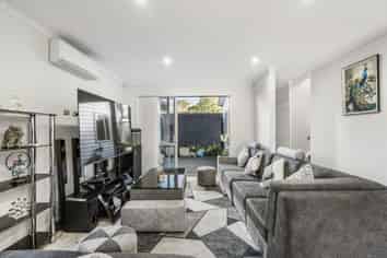 24B Mckinstry Avenue, Mangere East