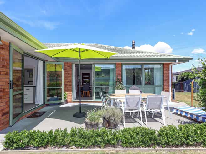 1021 Reka Street, Akina