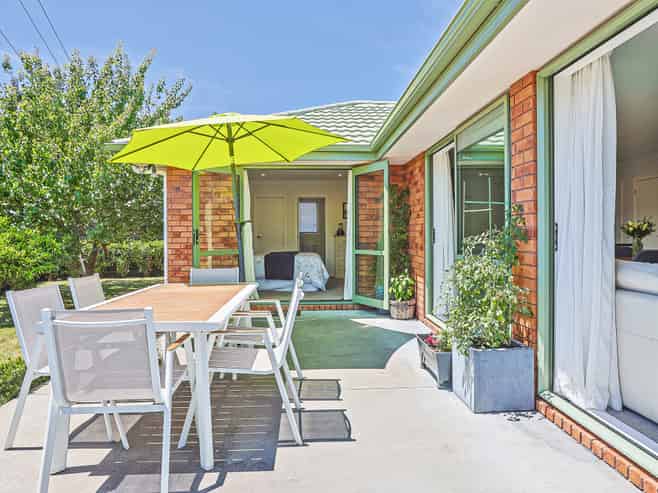 1021 Reka Street, Akina