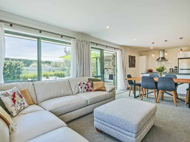 1021 Reka Street, Akina