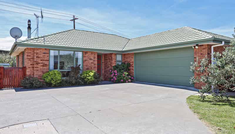 1021 Reka Street, Akina