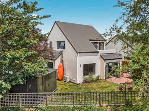 2 Antrim Place, Rangatira Park