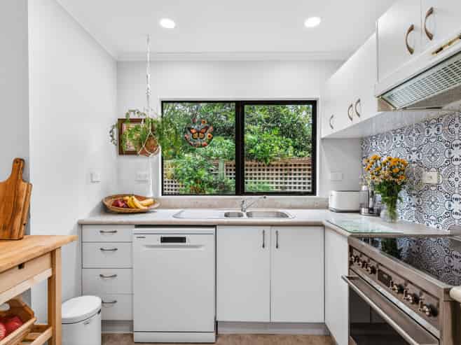 2 Antrim Place, Rangatira Park