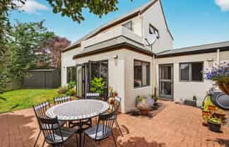 2 Antrim Place, Rangatira Park