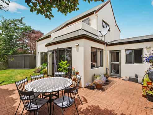 2 Antrim Place, Rangatira Park