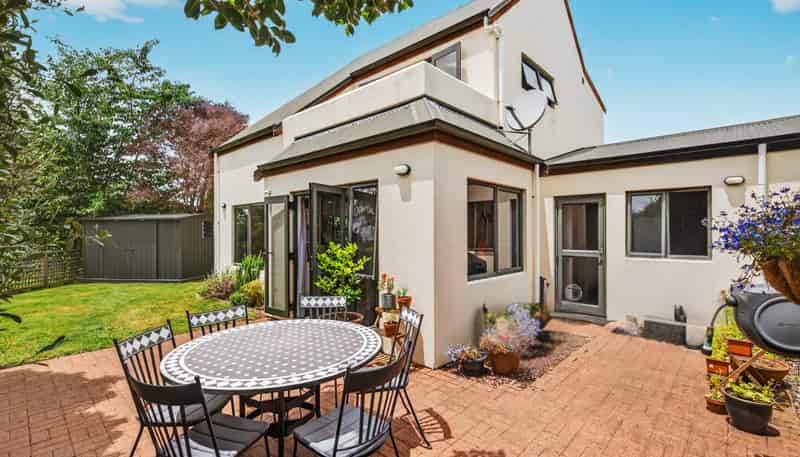 2 Antrim Place, Rangatira Park