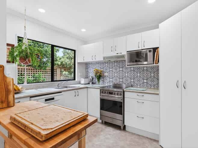 2 Antrim Place, Rangatira Park