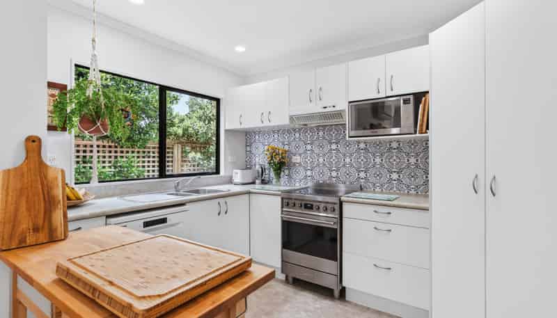 2 Antrim Place, Rangatira Park