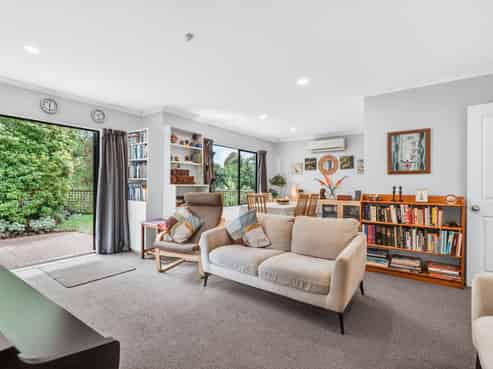 2 Antrim Place, Rangatira Park