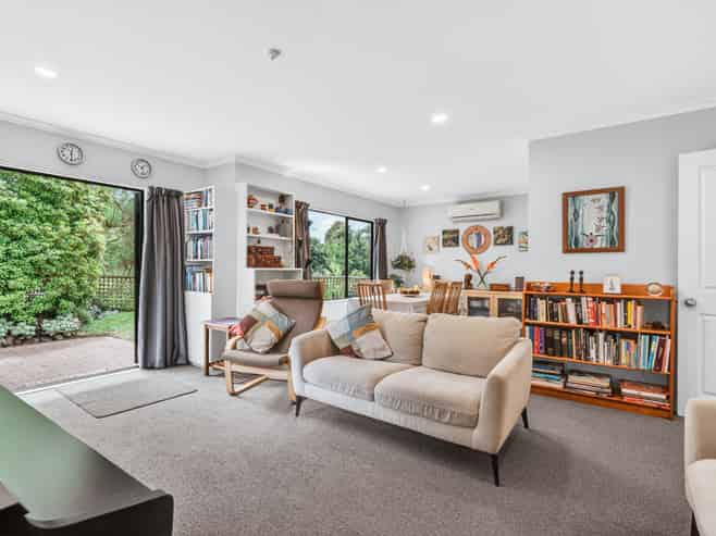 2 Antrim Place, Rangatira Park