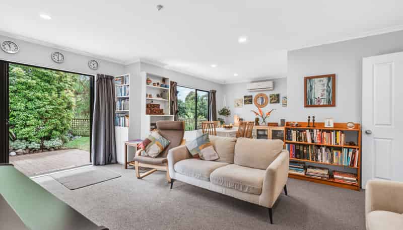 2 Antrim Place, Rangatira Park