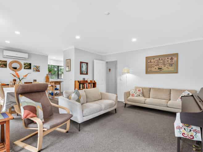 2 Antrim Place, Rangatira Park