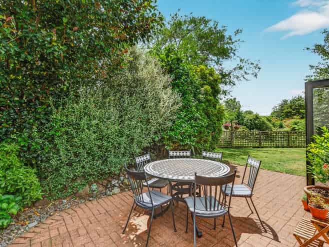 2 Antrim Place, Rangatira Park