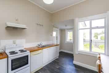 1 Ngaio Street, West End