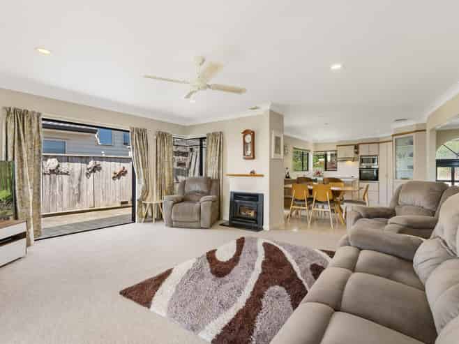 14 Lorrigan Way, Welcome Bay