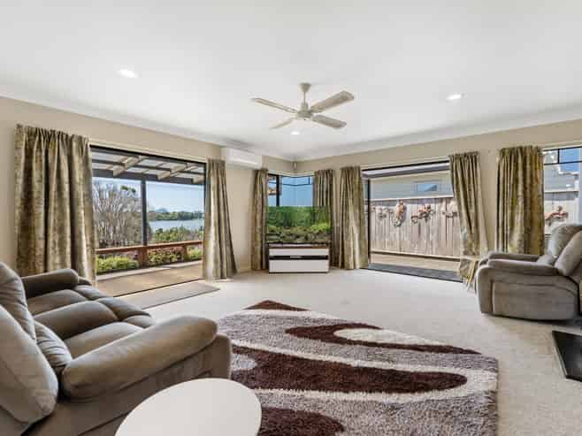 14 Lorrigan Way, Welcome Bay