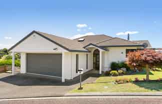 14 Lorrigan Way, Welcome Bay