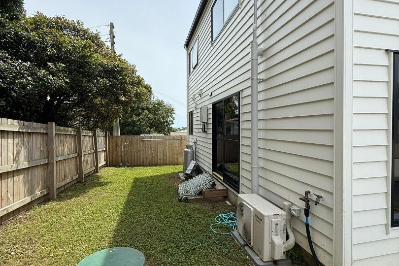 Spacious 3 Bedroom Townhouse Located in Hillpark, Manurewa - Więcej