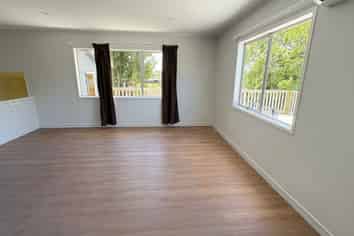 64 Oaktree Avenue, Browns Bay