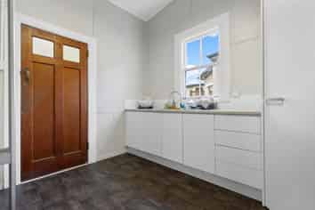 35 West Street, West End