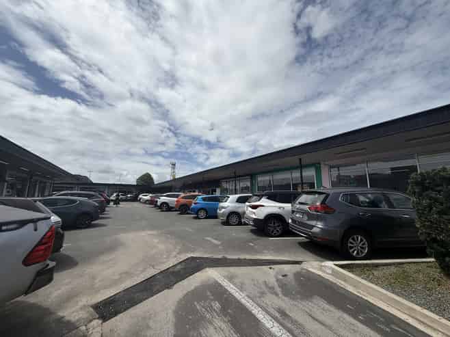 Busy boutique Retail opportunity 11th Ave Plaza