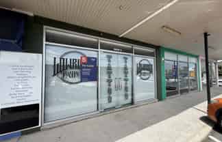 Busy boutique Retail opportunity 11th Ave Plaza