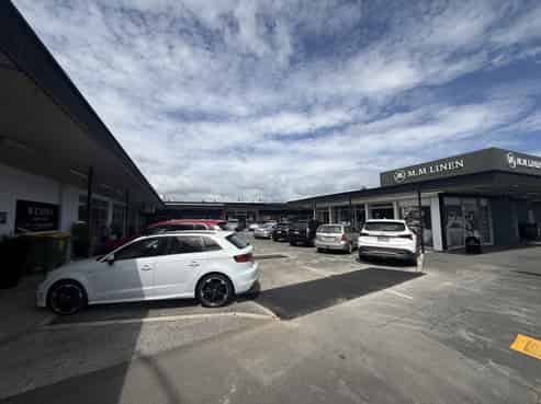 Busy boutique Retail opportunity 11th Ave Plaza