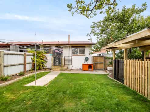 2/374B Pages Road, Aranui