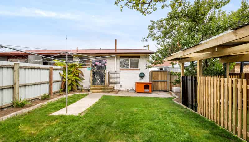 2/374B Pages Road, Aranui