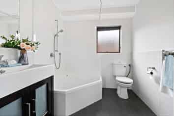 10 Acland Place, Botany Downs