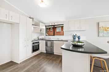 10 Acland Place, Botany Downs