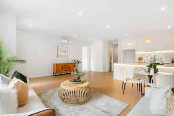 10 Acland Place, Botany Downs