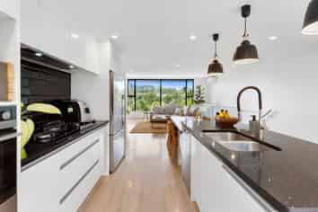 65 Vandeleur Avenue, Birkdale