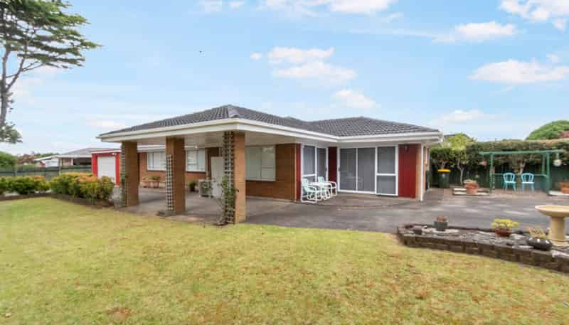 12 Gibbons Road, Weymouth