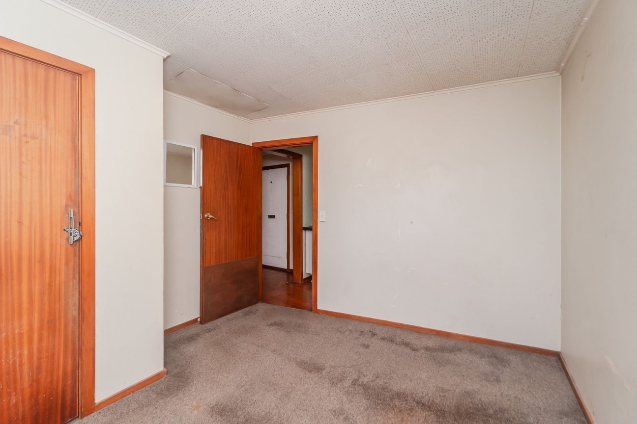 Spacious Four-Bedroom Home – Prime Karori Location - Więcej