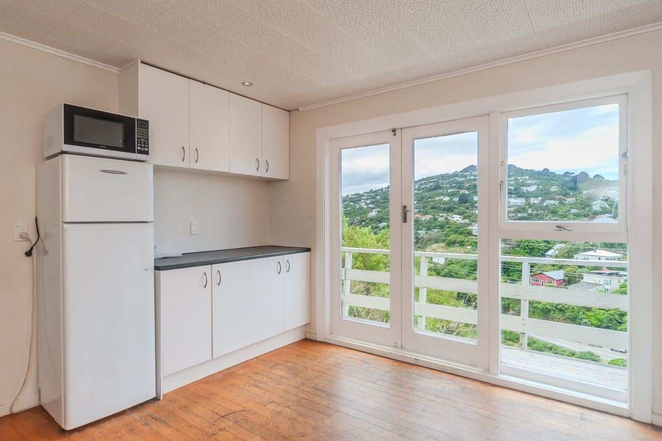 Spacious Four-Bedroom Home – Prime Karori Location - Widok 3