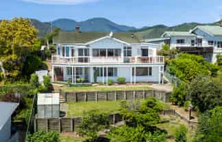 21 Victoria Heights, Stepneyville