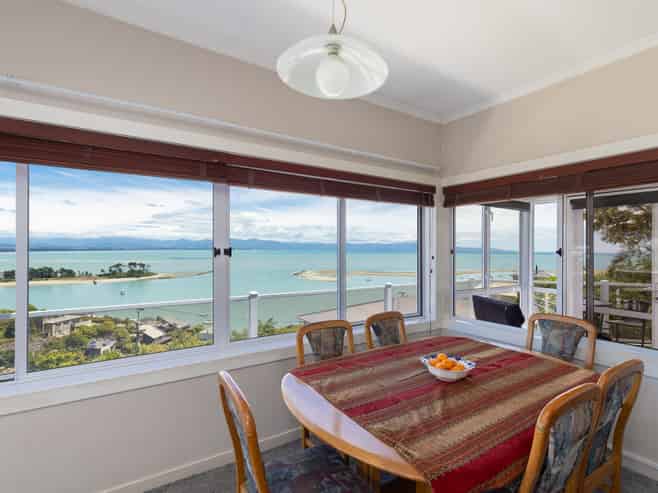 21 Victoria Heights, Stepneyville