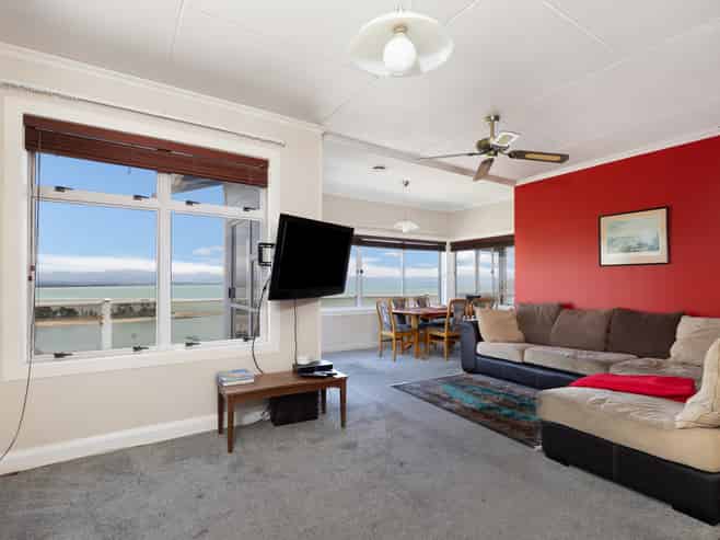 21 Victoria Heights, Stepneyville