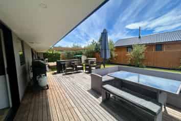 24 Cooper Cr, Wanaka