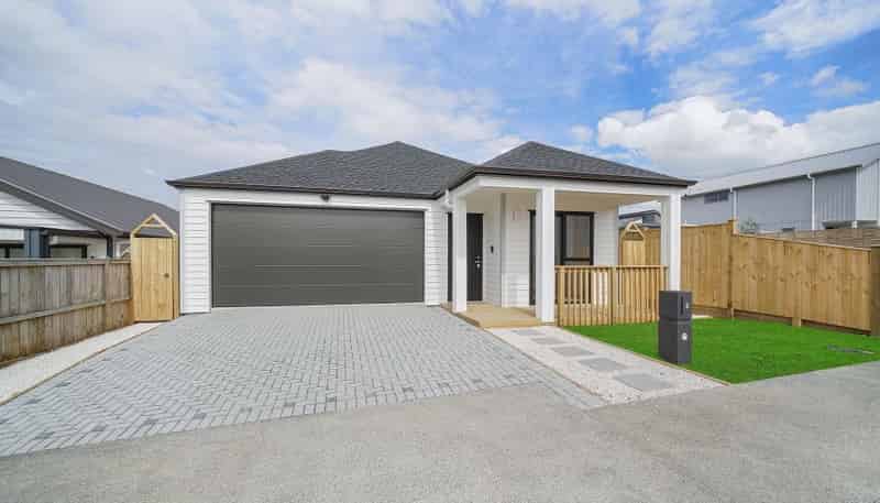 8 Enchantment Lane, Karaka