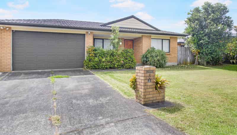 8 Watersfield Place, Flat Bush